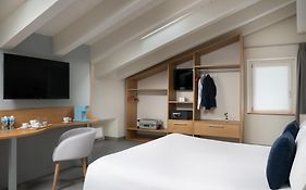 Avenue Hotel